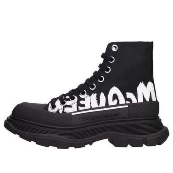 (WMNS) Alexander McQueen Tread Slick Graffiti Logo Boots 'Black White' - 676718W4RQ21006