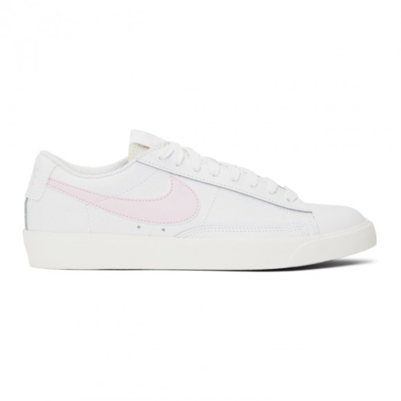 nike blazer low in white and pink