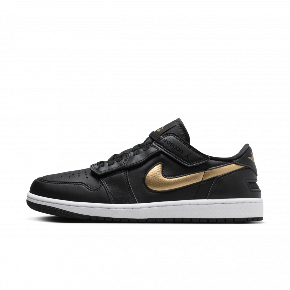 Sapatilhas fáceis de calçar e de descalçar Air Jordan 1 Low FlyEase para homem - Preto - DM1206-071