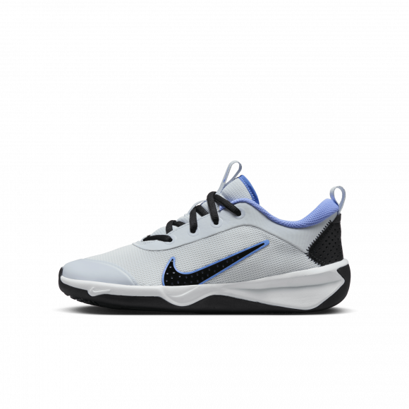 Scarpa per campi indoor/cemento Nike Omni Multi-Court – Ragazzo/a - Grigio - DM9027-009