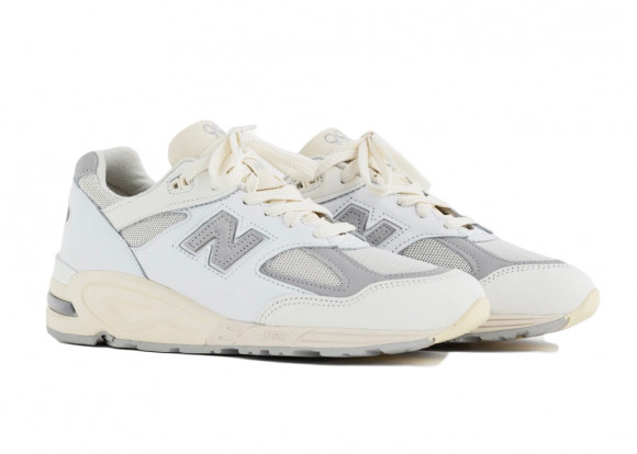 New Balance Hombre MADE in USA 990v2 in Blanca/Gris, Leather, Talla 42 - M990TC2
