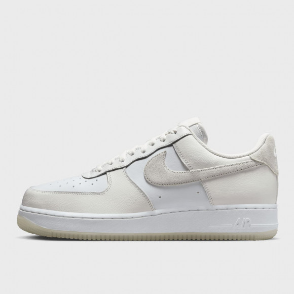 Air Force 1 '07 LV8, Nike, Footwear, blanc, training: 41 - fn5832100